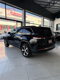 جیپ گراند شیرۆکی